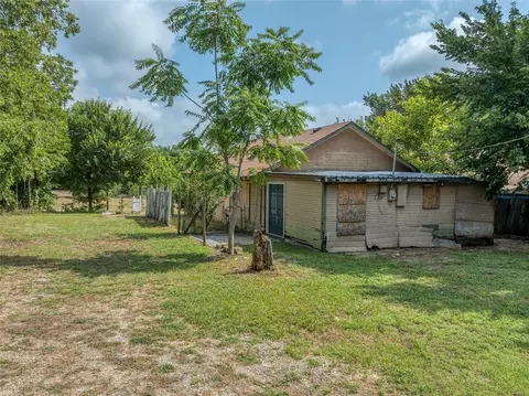 322 E Main St, Denison, TX 75021 photo 2