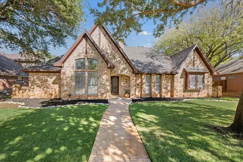 3054 Creekview Dr, Grapevine, TX 76051