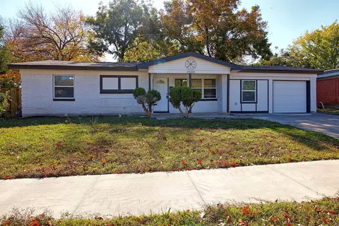 2500 Miriam Ln, Arlington, TX 76010