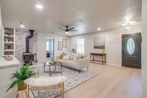 5920 Courtney Ln, Burleson, TX 76028