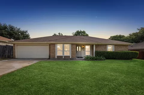 236 Meadowhill Dr, Benbrook, TX 76126