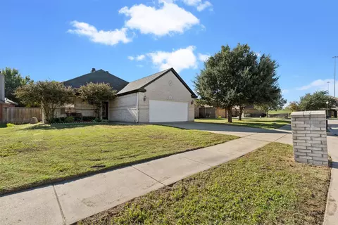 8457 Arroyo Ln, Benbrook, TX 76126