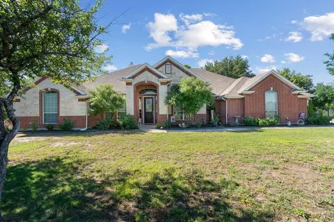 118 Crosshair Ct, Azle, TX 76020