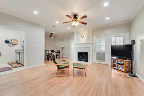 237 E Windsor Dr, Denton, TX 76209 photo 5