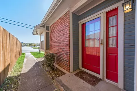 237 E Windsor Dr, Denton, TX 76209 photo 2