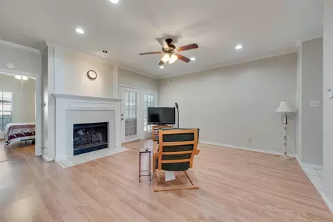 237 E Windsor Dr, Denton, TX 76209 photo 3