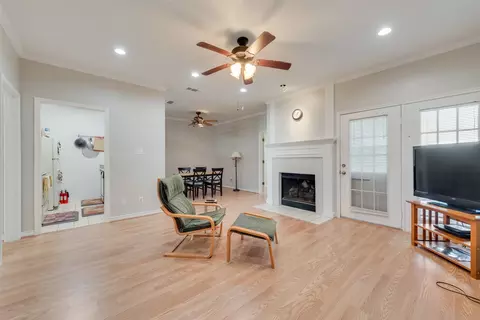 237 E Windsor Dr, Denton, TX 76209 photo 4