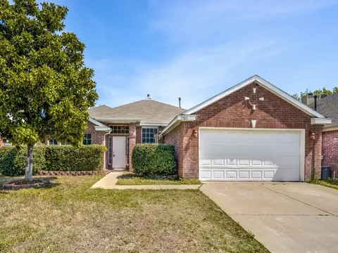 7703 Southbridge Ln, Arlington, TX 76002