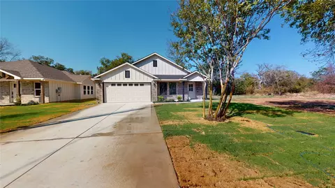 705 Cedar St, Cleburne, TX 76031 photo 3