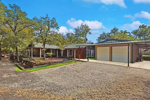 912 Jarvis Ln, Azle, TX 76020