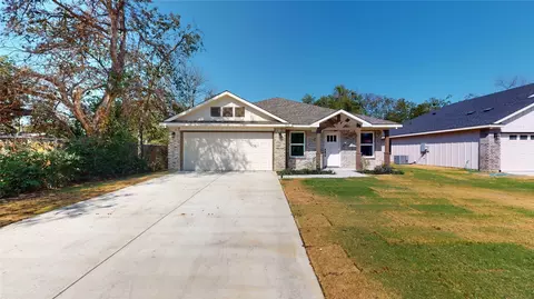 703 Cedar St, Cleburne, TX 76031