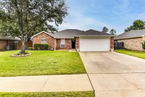 2103 Savannah Dr, Mansfield, TX 76063