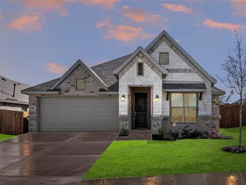 900 Eloise Ln, Cleburne, TX 76033