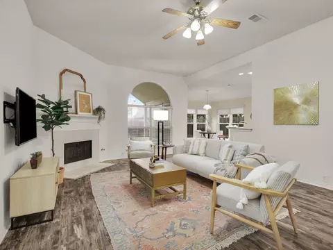 4773 Parkmount Dr, Fort Worth, TX 76137