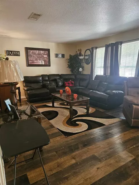 Living - 114 Carpenter Loop, Bonham, TX 75418 photo 1 of 2