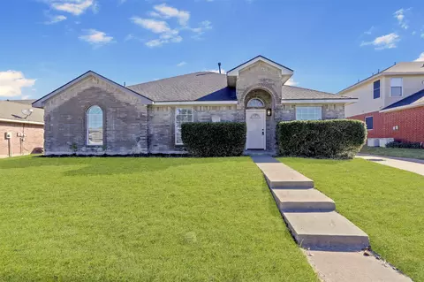 1208 Rio Bravo Dr, Desoto, TX 75115
