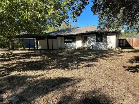 1112 W Howard St, Olney, TX 76374