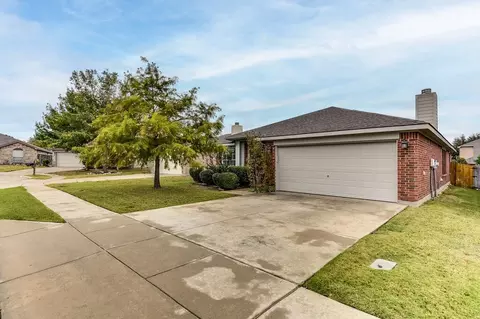 9224 Monument Ct, Fort Worth, TX 76244