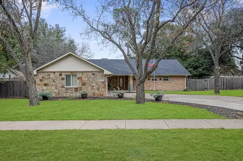 1809 Hilltop Ln, Pantego, TX 76013
