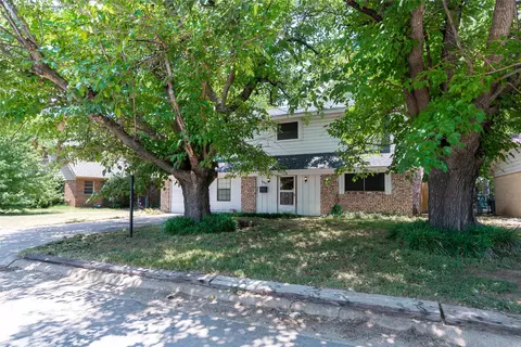 701 Chambers Creek Dr, Everman, TX 76140