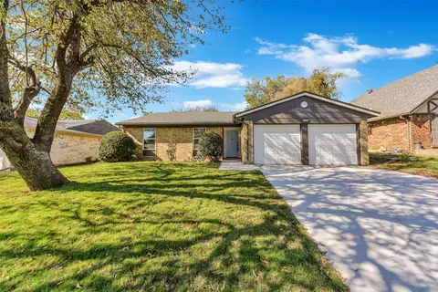 5737 Denise Dr, Haltom City, TX 76148