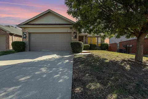 5724 Blue Ribbon Rd, Fort Worth, TX 76179