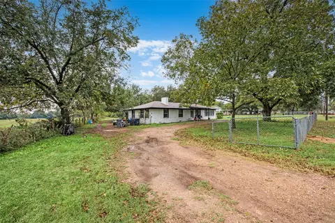 2706 Haymarket Rd, Dallas, TX 75253