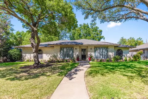 2905 Roundrock Trl, Plano, TX 75075