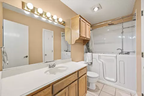Bath - 708 Wolfe Run, Celeste, TX 75423 photo 1 of 3