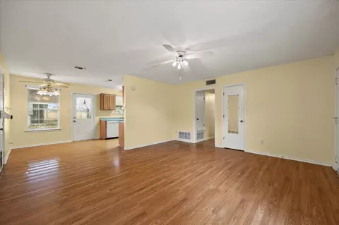 Living - 708 Wolfe Run, Celeste, TX 75423 photo 4 of 5