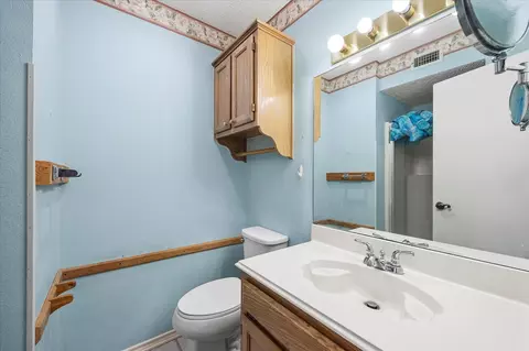 Bath - 708 Wolfe Run, Celeste, TX 75423 photo 2 of 3