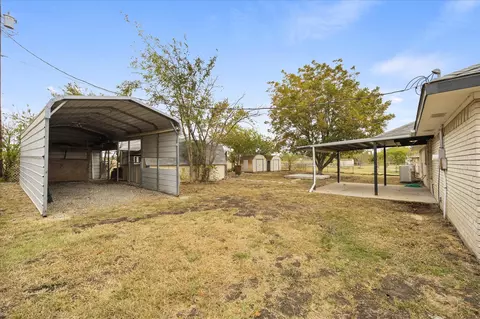 Exterior - 708 Wolfe Run, Celeste, TX 75423 photo 3 of 4