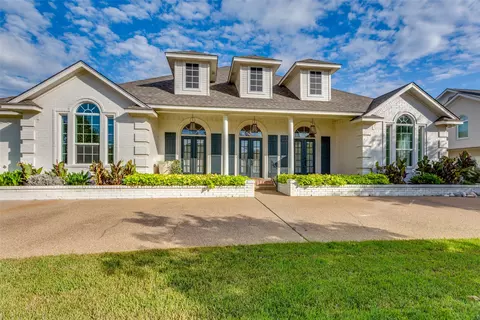 6454 Ridglea Crest Dr, Fort Worth, TX 76116