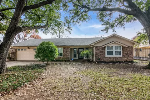 932 Timber View Dr, Bedford, TX 76021