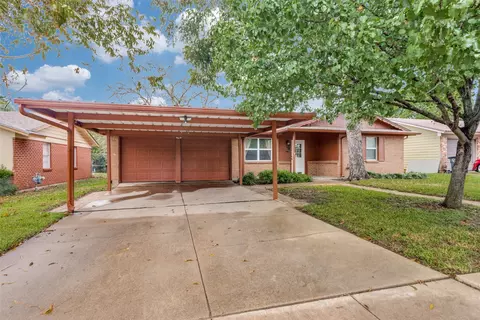 1422 Phillips St, Cleburne, TX 76033 photo 2