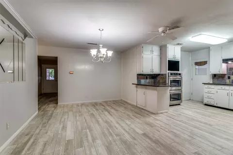 1422 Phillips St, Cleburne, TX 76033 photo 8