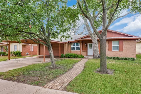 1422 Phillips St, Cleburne, TX 76033