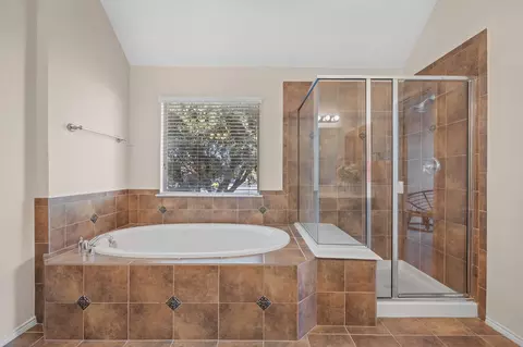 Bath - 7009 Riverchase Trl, Denton, TX 76210 photo 1 of 3