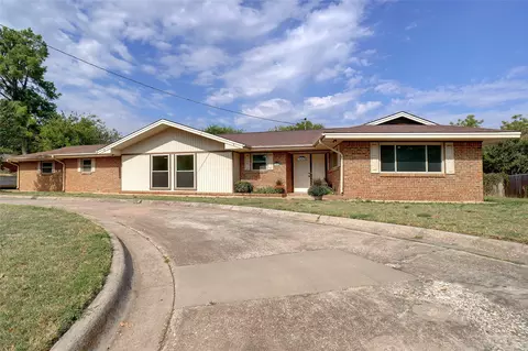 900 Roberts St, Bowie, TX 76230