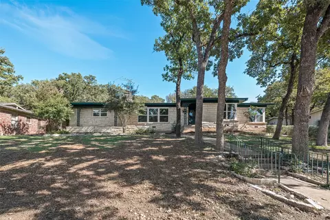 1717 Vinewood St, Fort Worth, TX 76112
