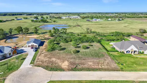 960 Vest Ln, Pilot Point, TX 76258