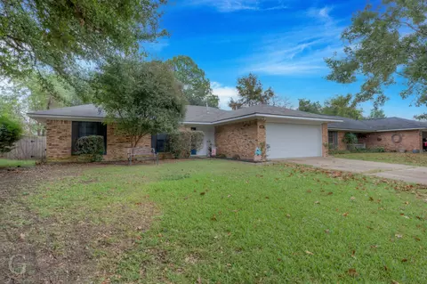 5409 Foxglove Dr, Bossier City, LA 71112