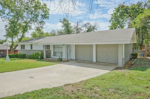 1841 Lucas Dr, Fort Worth, TX 76112