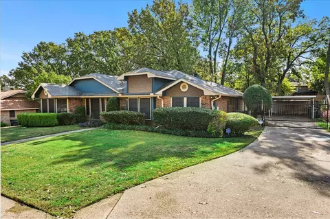 313 Country View Ln, Garland, TX 75043