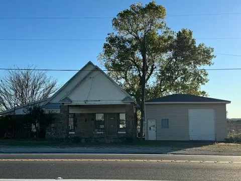 9095 W Highway 199 # B, Poolville, TX 76487