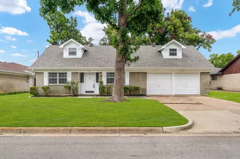 108 W Lilly Ln, Arlington, TX 76010
