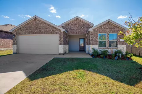 916 Glover Dr, Aubrey, TX 76227