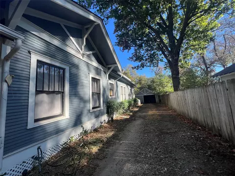 Exterior - 402 Johnson St, Terrell, TX 75160 photo 12 of 16