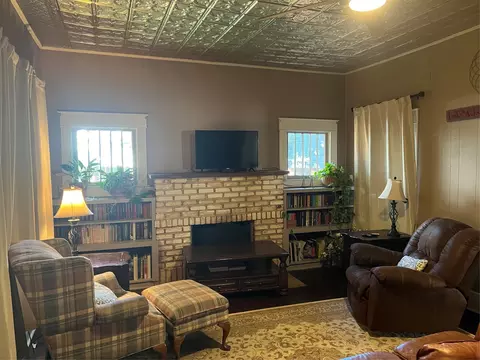 Living - 402 Johnson St, Terrell, TX 75160 photo 2 of 4