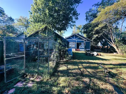 Exterior - 402 Johnson St, Terrell, TX 75160 photo 8 of 16